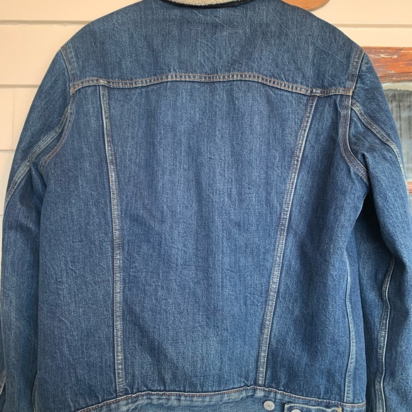 Levi's Men's Sherpa Lined Blue Denim Jacket - Picture 5 of 5
